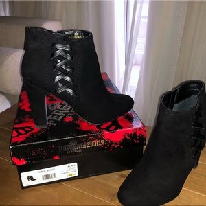 Fergalicious women’s size 7  “purge” thick heel